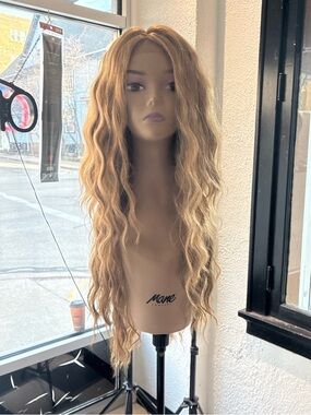 Wavy Long Wig in Honey Blonde